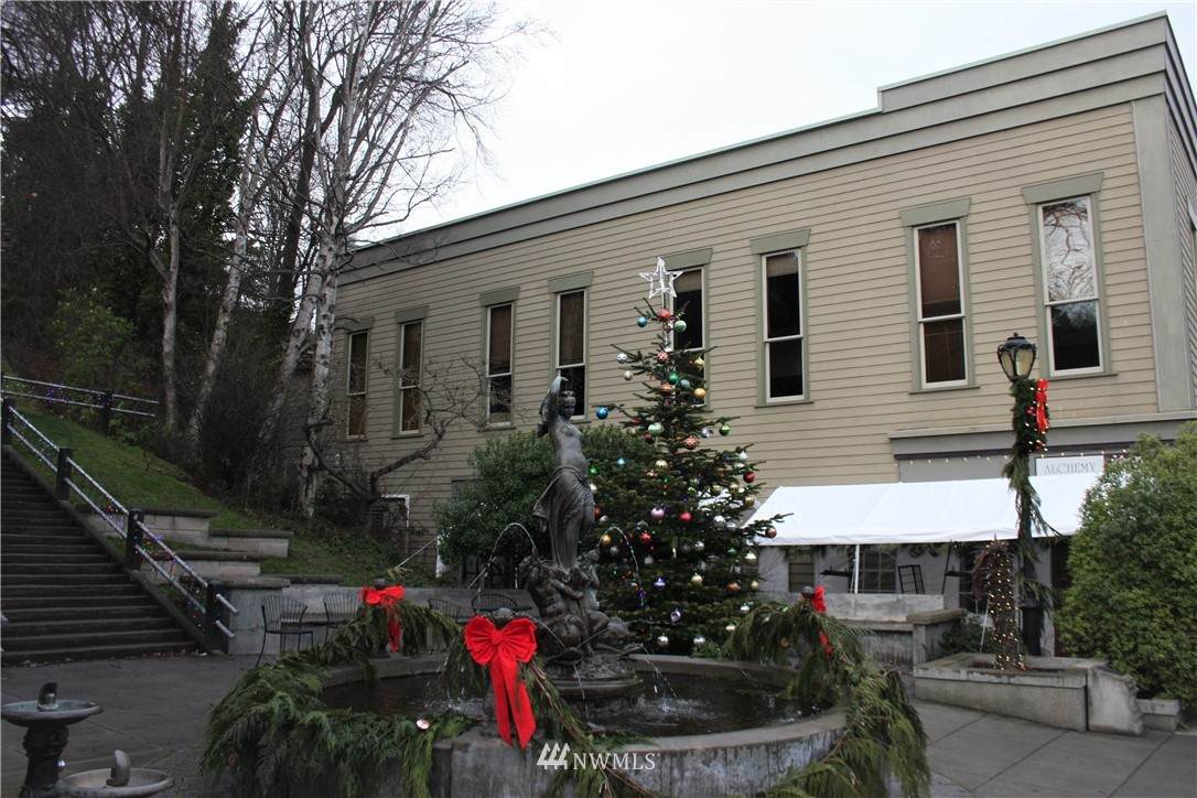842 Washington Street - Photo 1