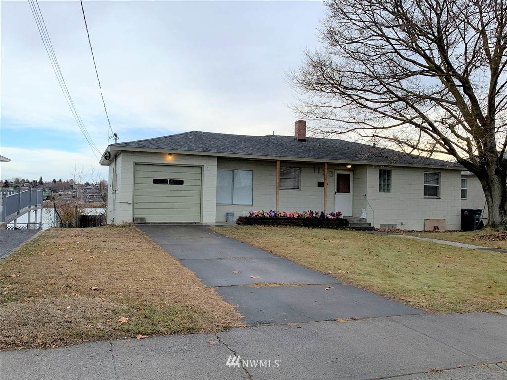 1123 Lakeside Drive - Photo 1