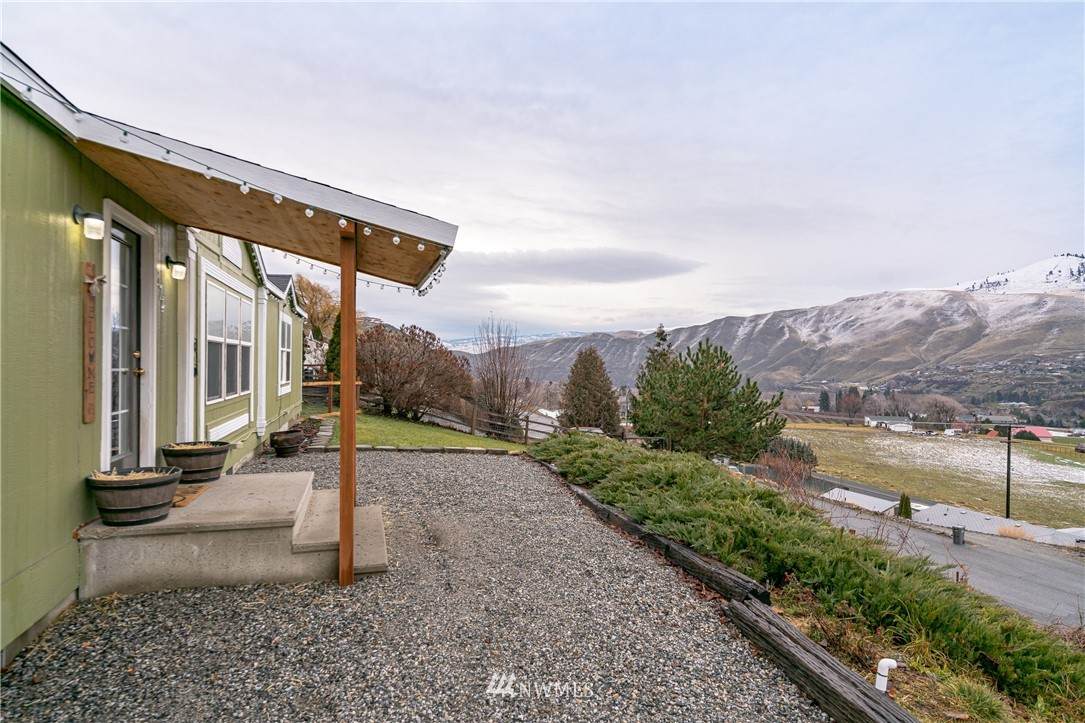 1674 Sunset Drive - Photo 1