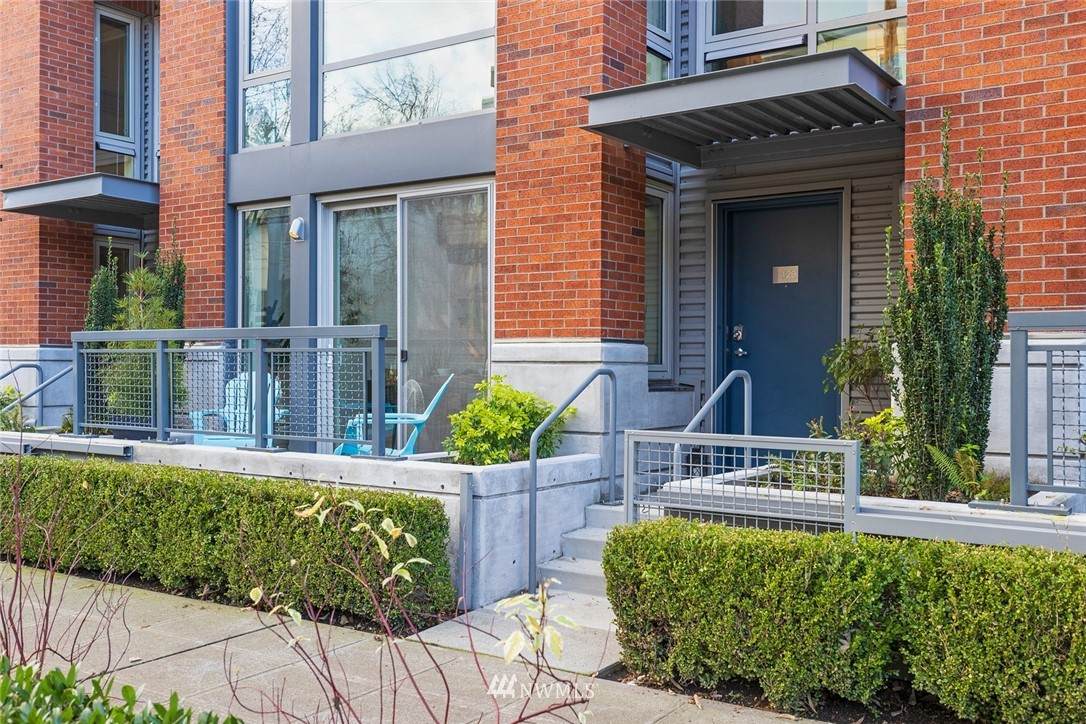 530 Broadway Avenue - Photo 1