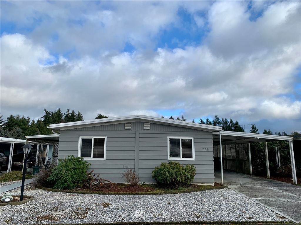 1703 Alonda Lane - Photo 1