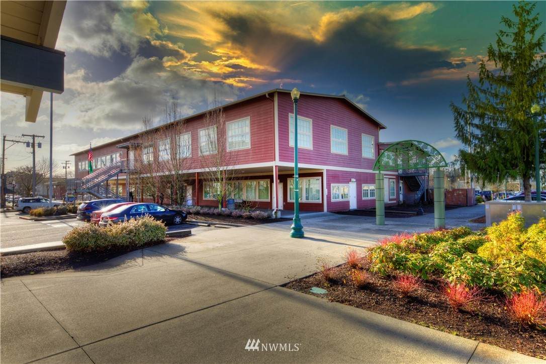 201 & 111 West Main - Photo 1