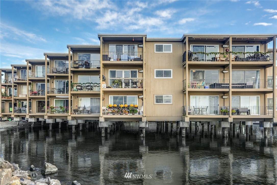 65 Kirkland Avenue - Photo 1