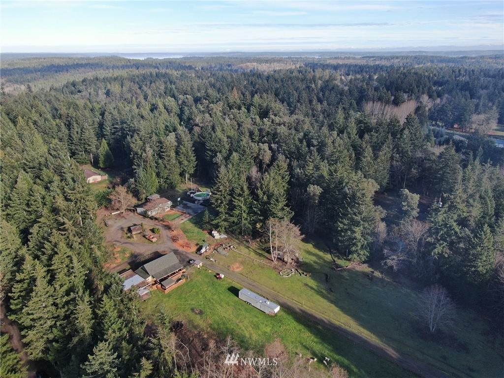 5015 186th Avenue - Photo 1