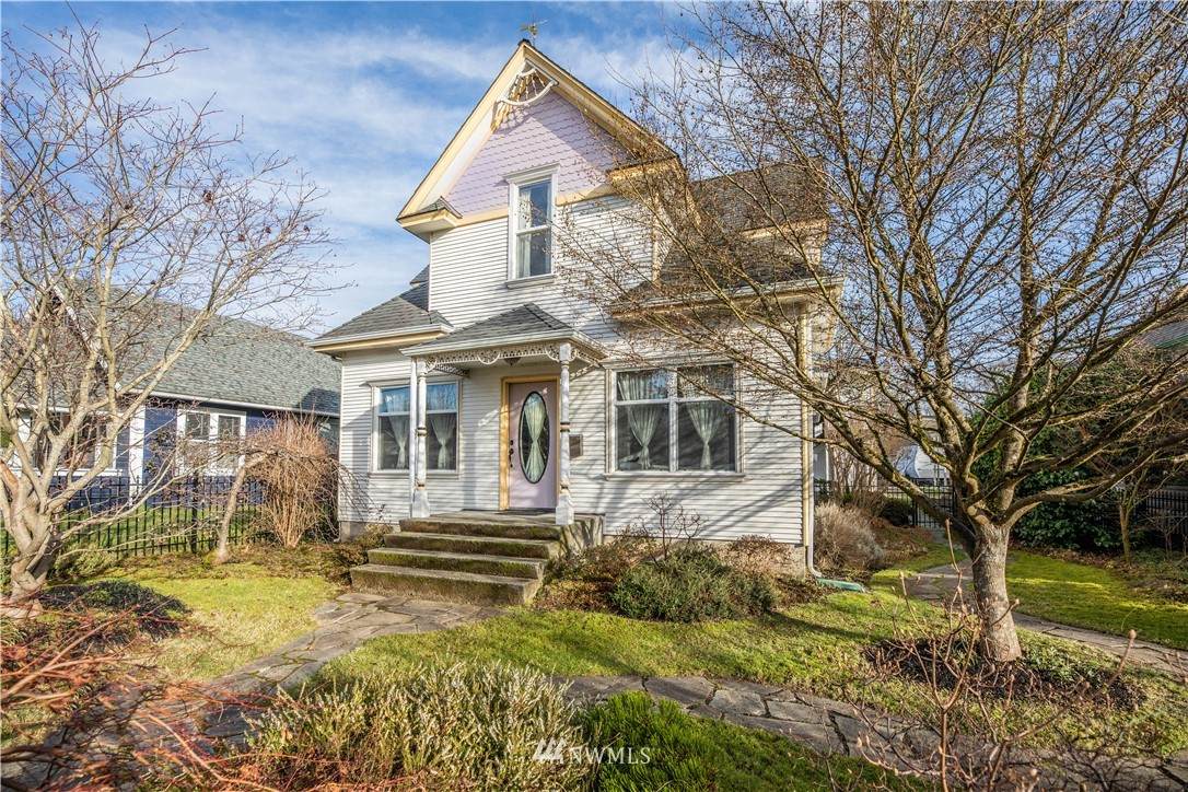 323 Lewis Street - Photo 1