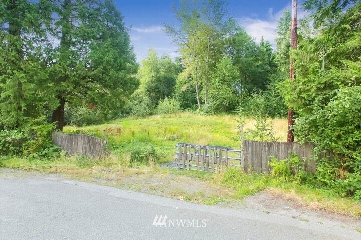 8224 172nd Street - Photo 1