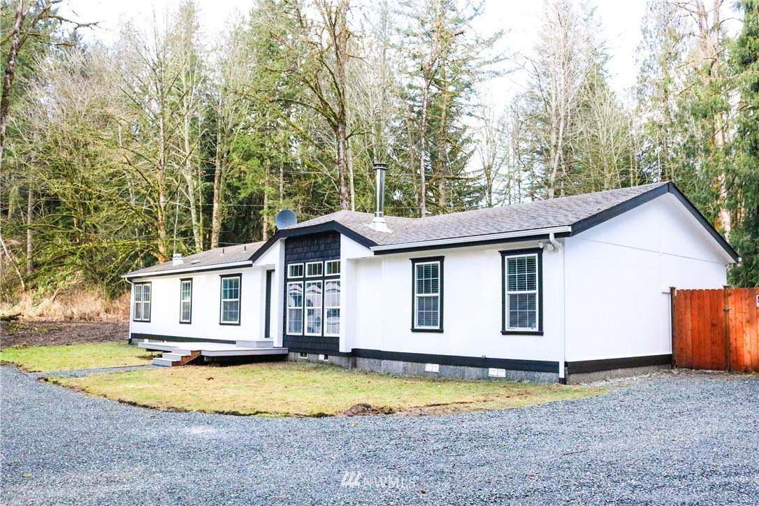 6098 Mt Baker Hwy - Photo 1