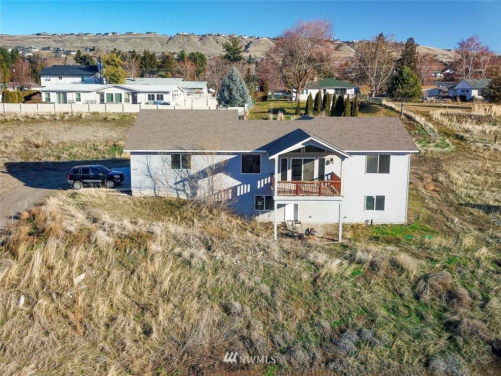 2599 Columbia Avenue - Photo 1