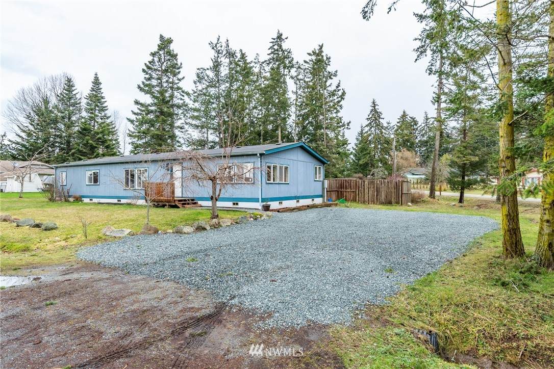 1090 Paul Avenue - Photo 1