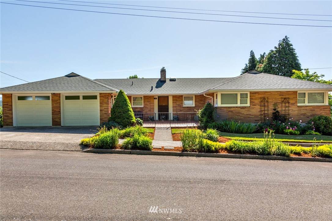 2020 Couch Street - Photo 1