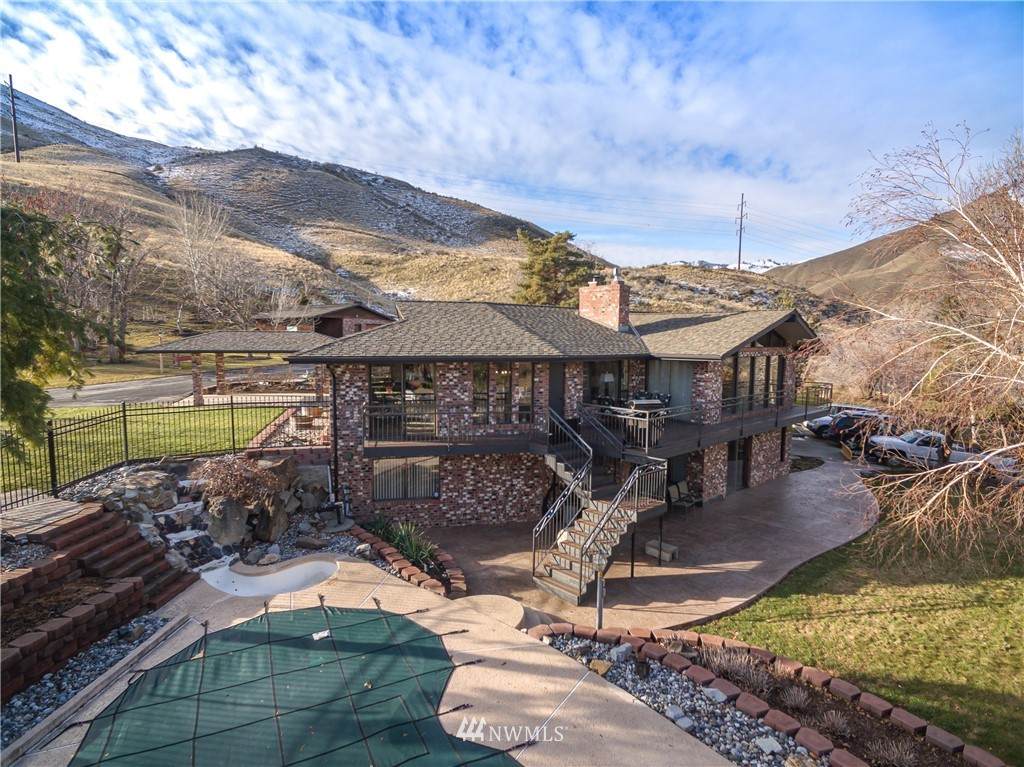 1701 Skyline Drive - Photo 1