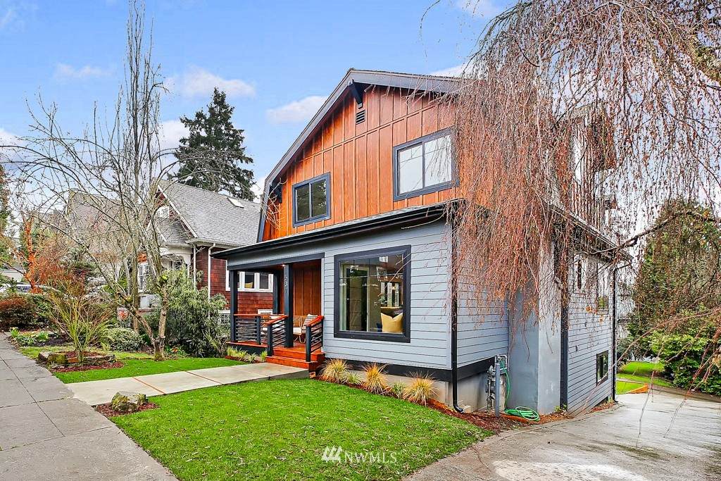537 30th Avenue - Photo 1