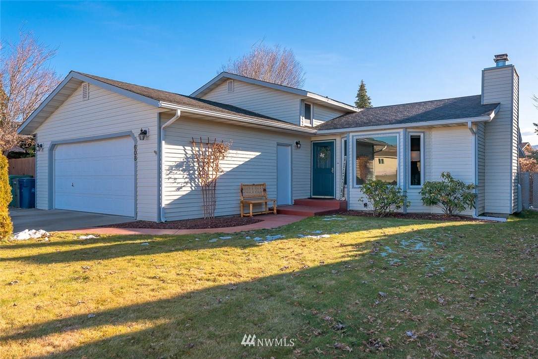 608 10th Street - Photo 1