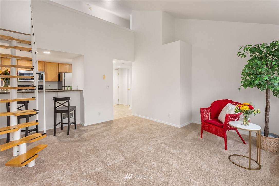 300 10th Avenue - Photo 1