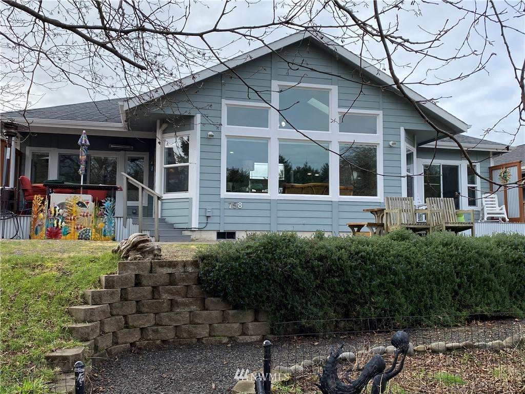 758 Island Circle - Photo 1