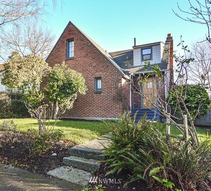 5218 35th Avenue - Photo 1