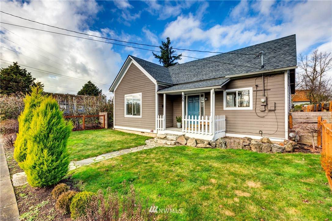 209 Grover Street - Photo 1