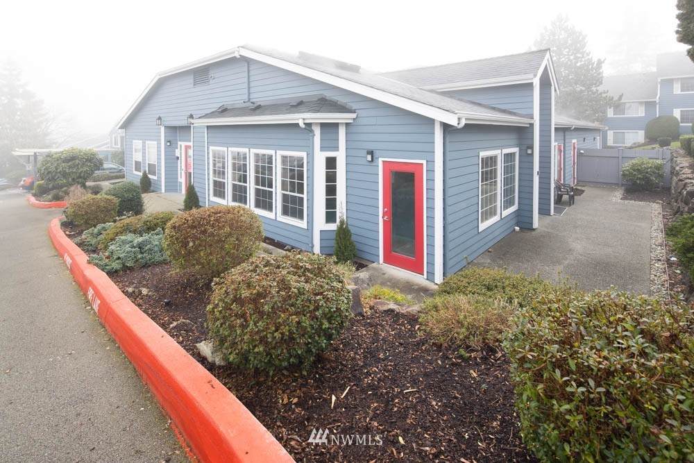 16817 Larch Way - Photo 1