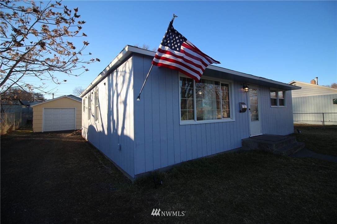 548 Central Dr - Photo 1
