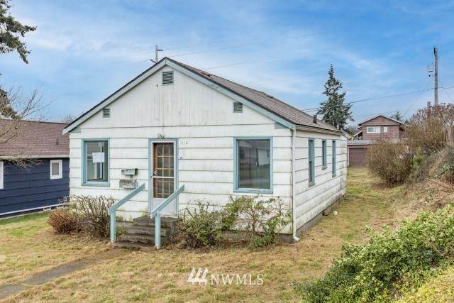 914 5th Street - Photo 1