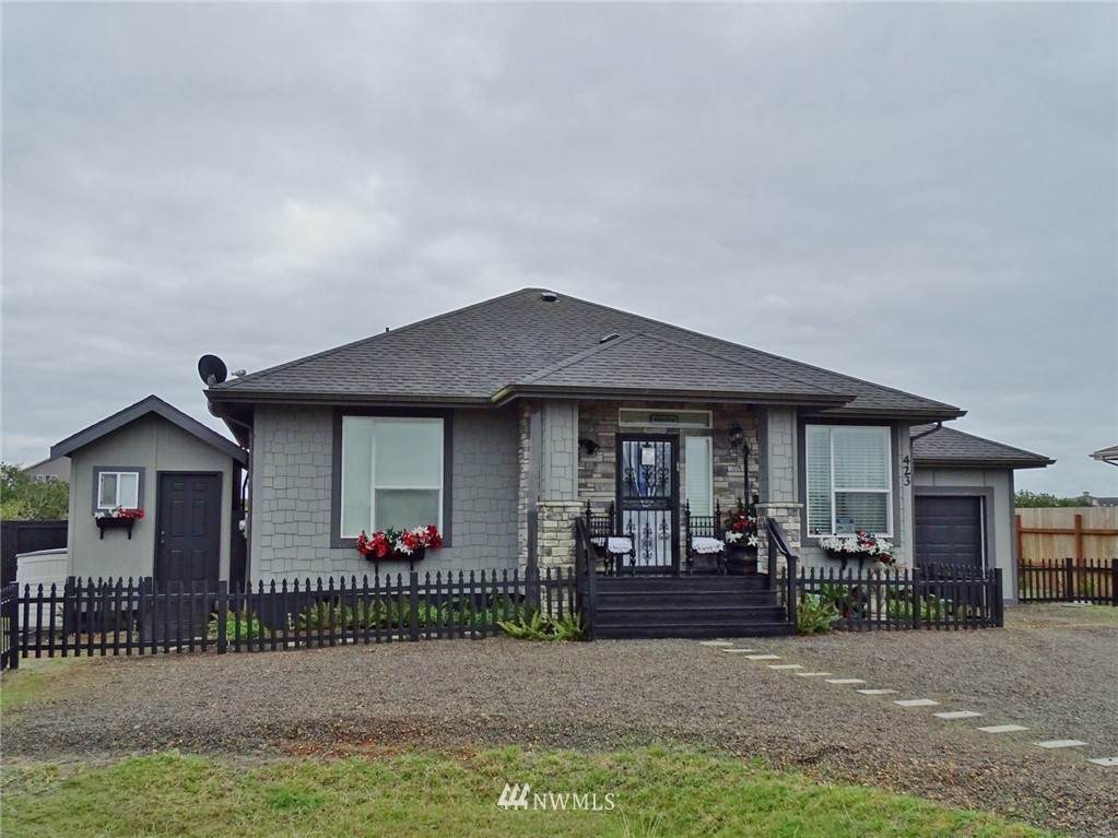423 Spinnaker Street - Photo 1