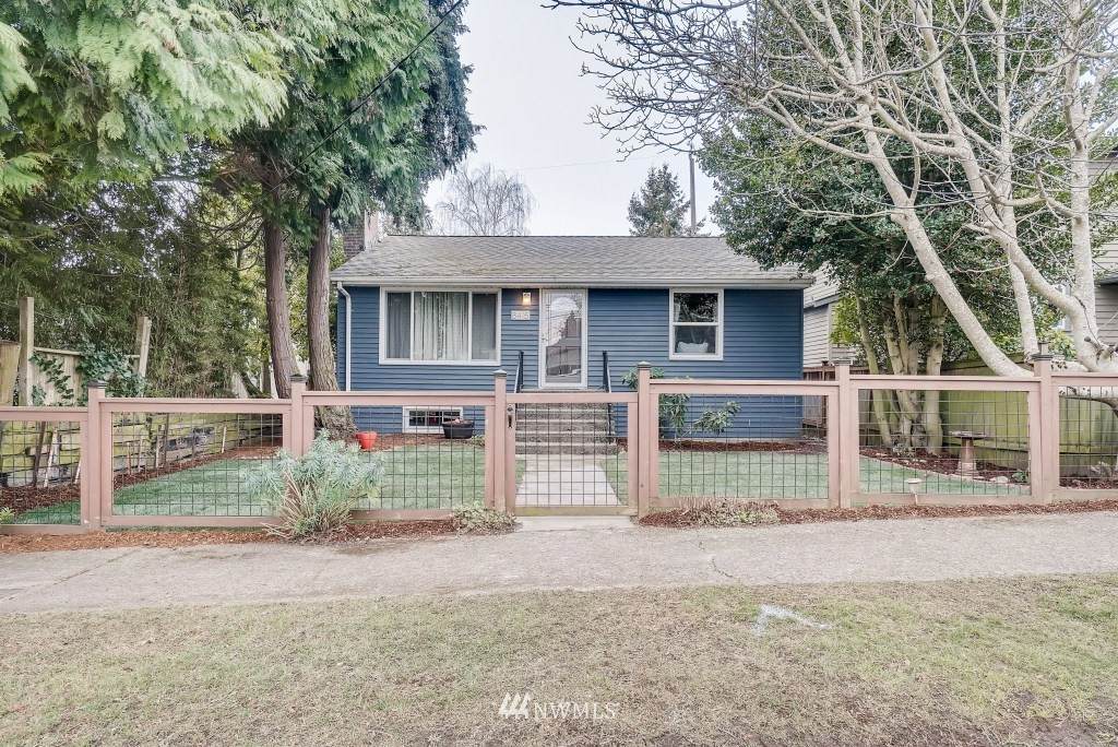 8415 40th Avenue - Photo 1
