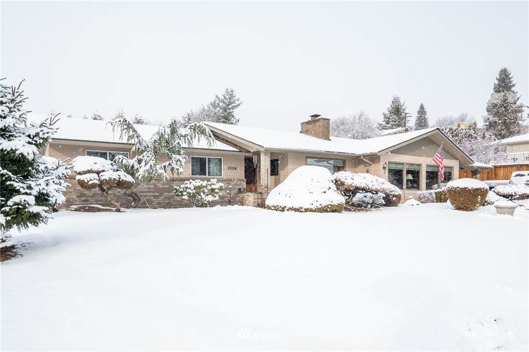 2004 Kelso Avenue - Photo 1