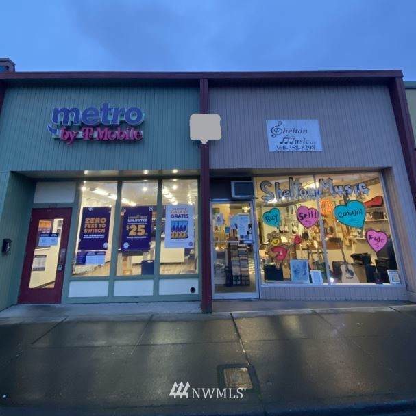 413 Railroad Ave - Photo 1