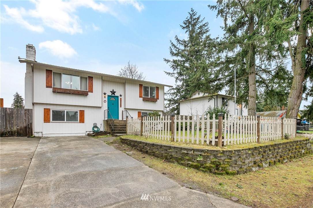 19509 9th Avenue - Photo 1