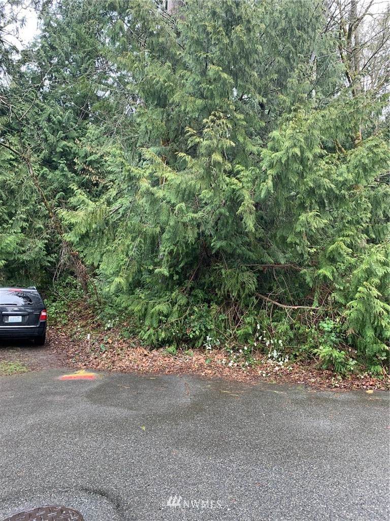 400 209th Avenue - Photo 1