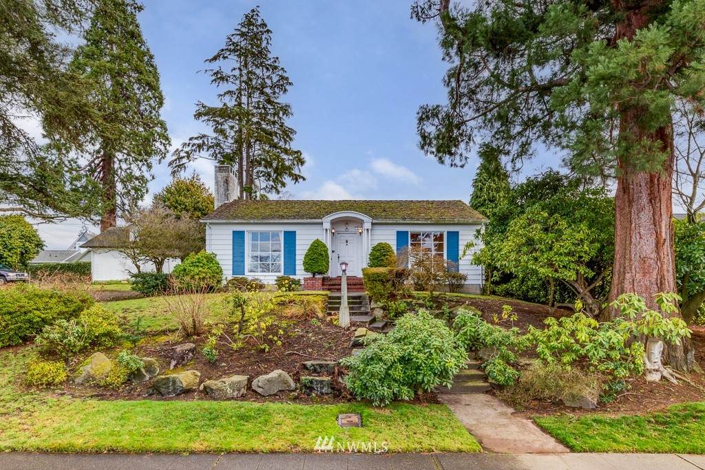 1815 Grand Avenue - Photo 1