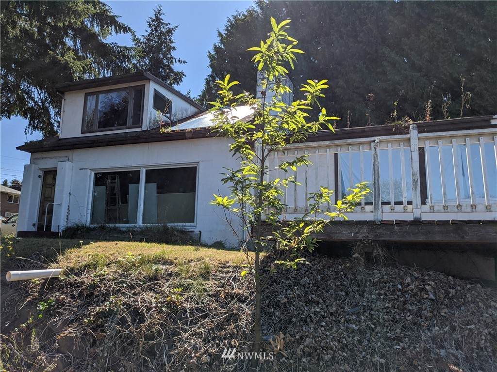 318 104th Street - Photo 1