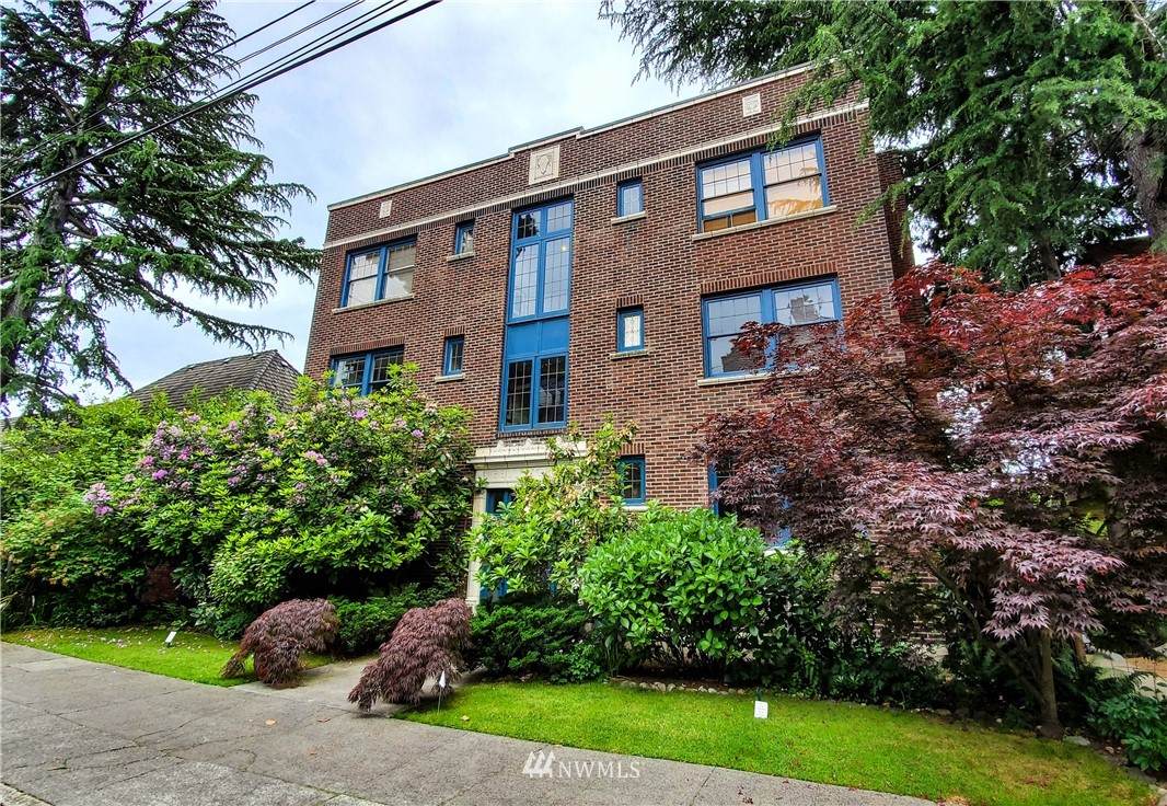 711 Belmont Place - Photo 1