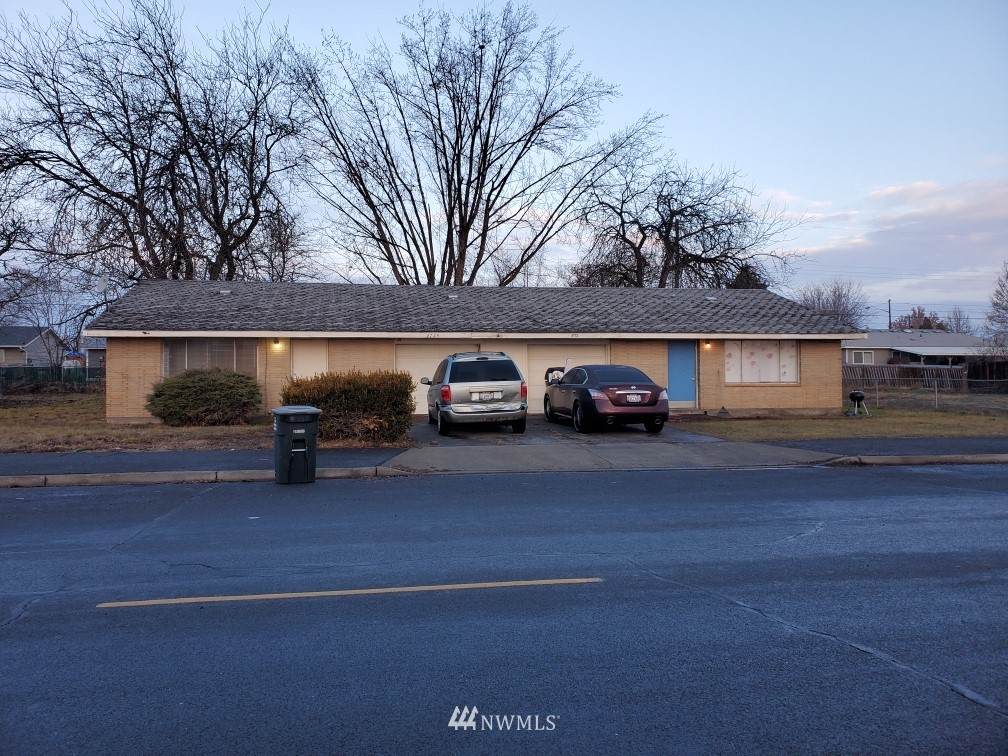 2728 Peninsula Drive - Photo 1
