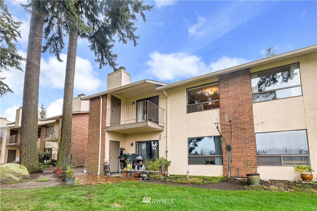 23305 Lakeview Drive - Photo 1