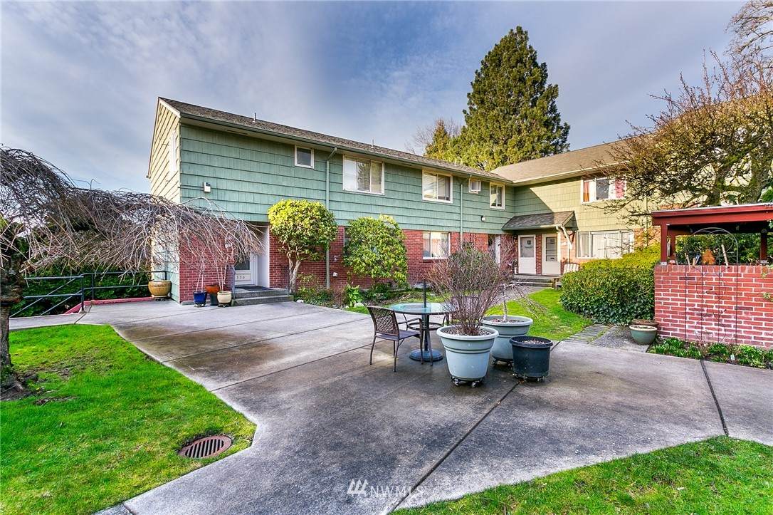 901 Forest - Photo 1
