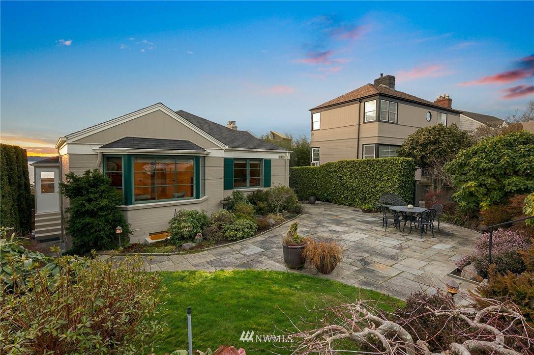 2511 43rd Avenue - Photo 1