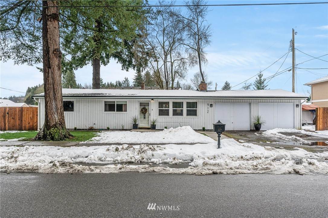 912 5th Street - Photo 1