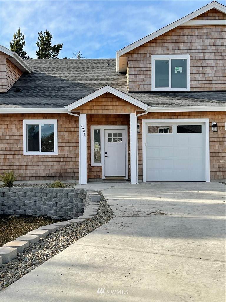 240 28th Street - Photo 1