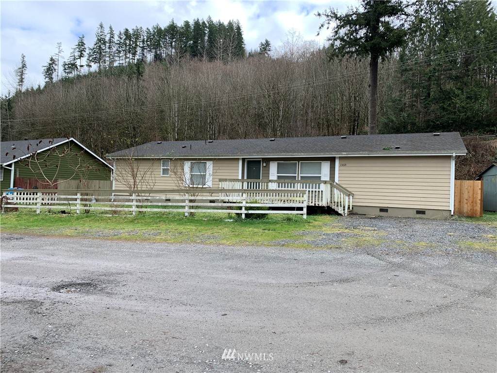 13015 Loop Drive - Photo 1