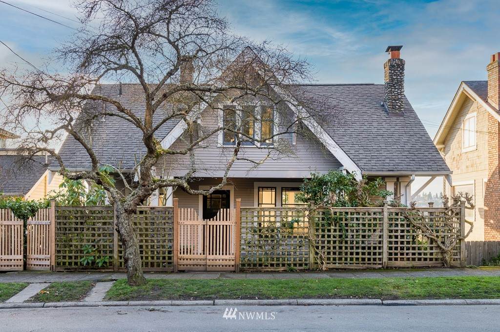 2707 10th Avenue - Photo 1