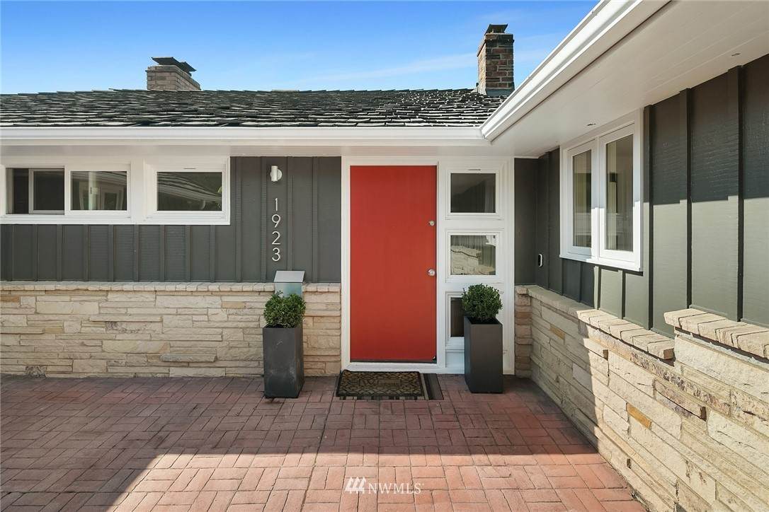 1923 31st Avenue - Photo 1