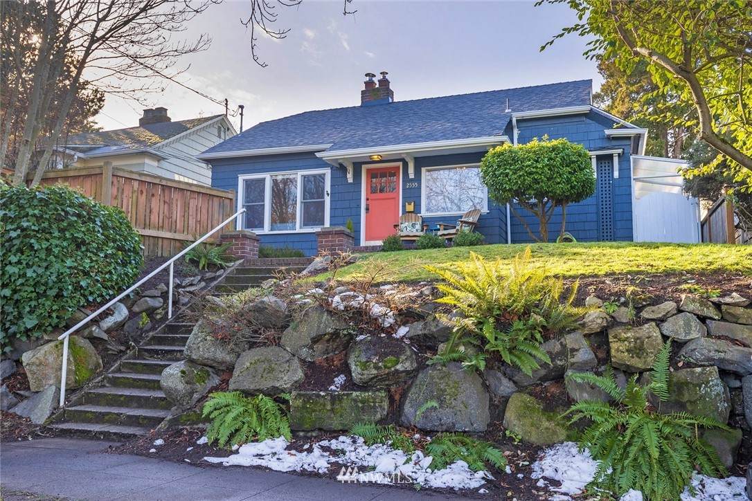 2555 5th Avenue - Photo 1