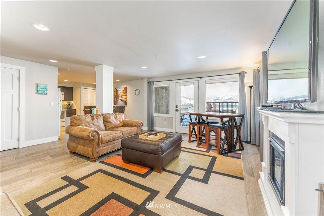 322 Woodin Avenue - Photo 1