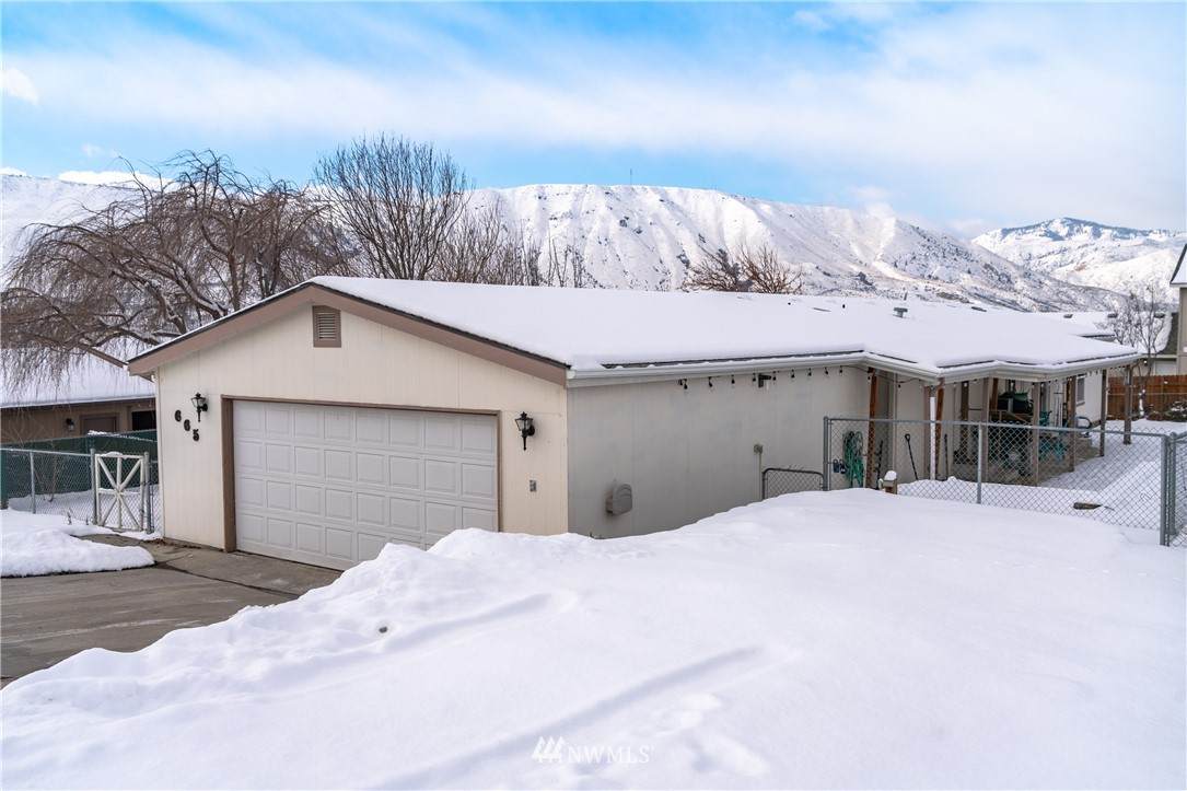 665 Larch Avenue - Photo 1