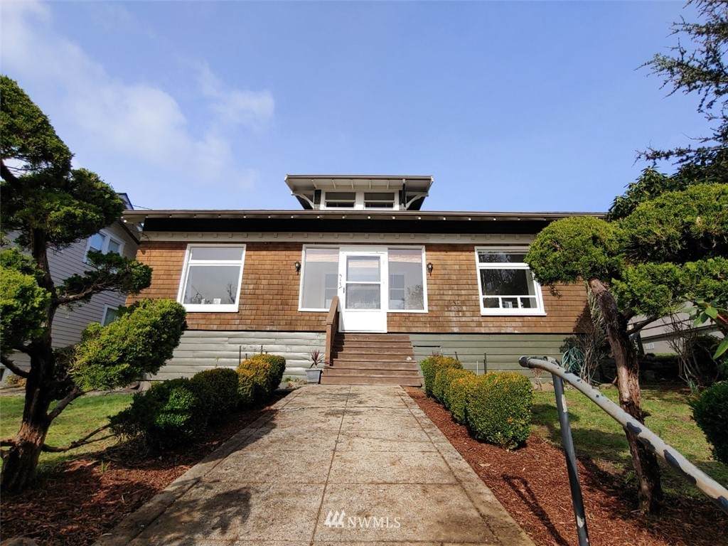 317 Sunset Drive - Photo 1