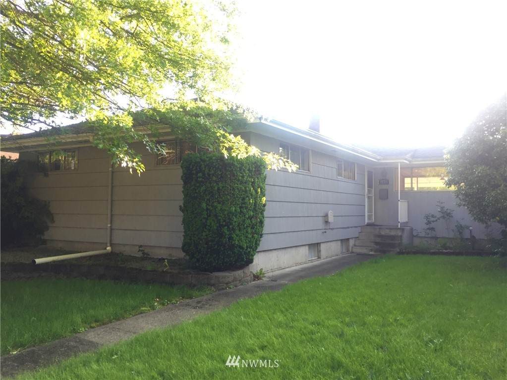 1139 18th Avenue - Photo 1