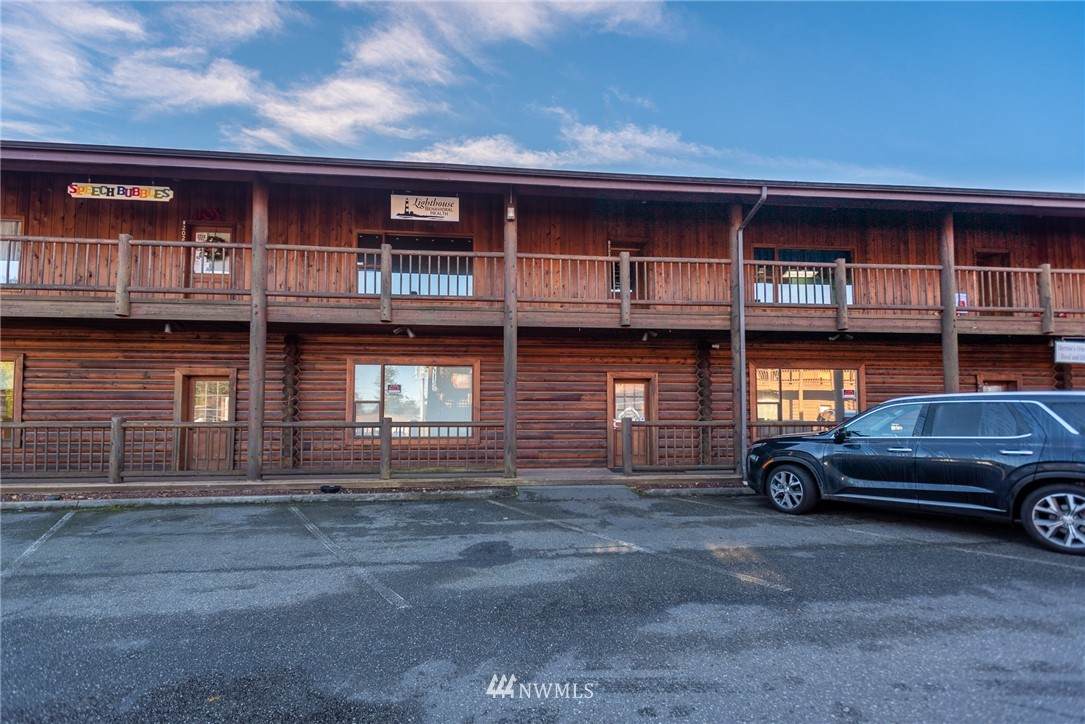 390 Midway Boulevard - Photo 1