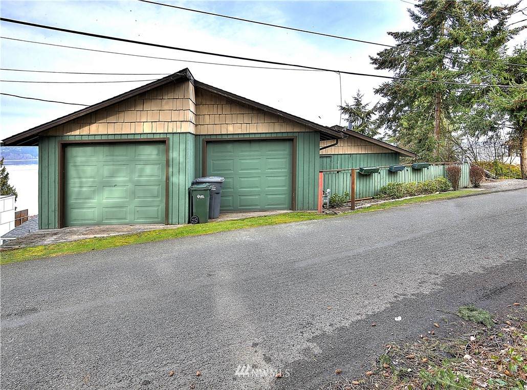 6708 Soundview Drive - Photo 1