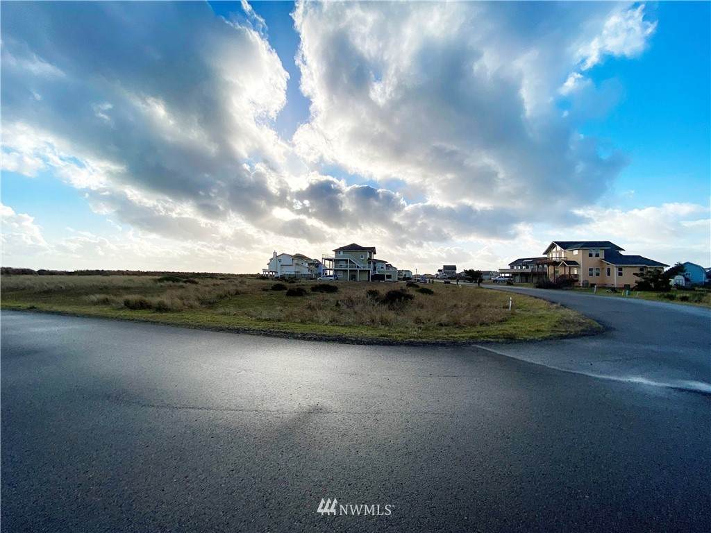 1487 Ocean Crest Avenue - Photo 1